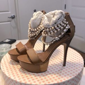 Ladies Platform open-toe heel.